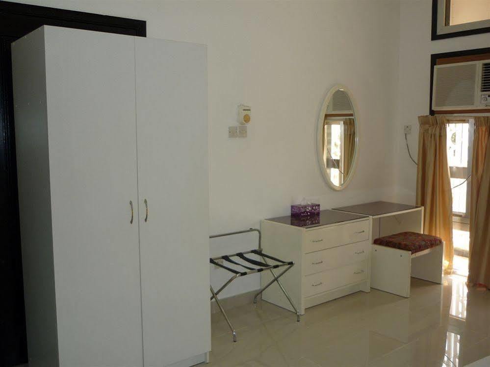 מוסקט Qurum Beach Hotel מראה חיצוני תמונה
