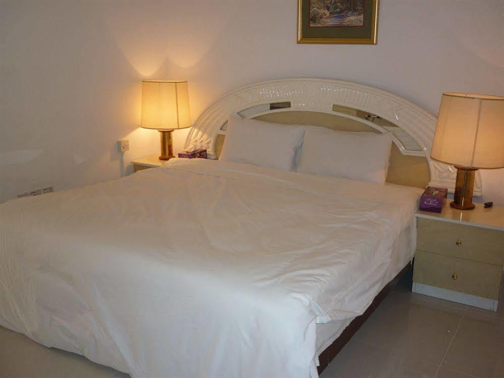 מוסקט Qurum Beach Hotel מראה חיצוני תמונה