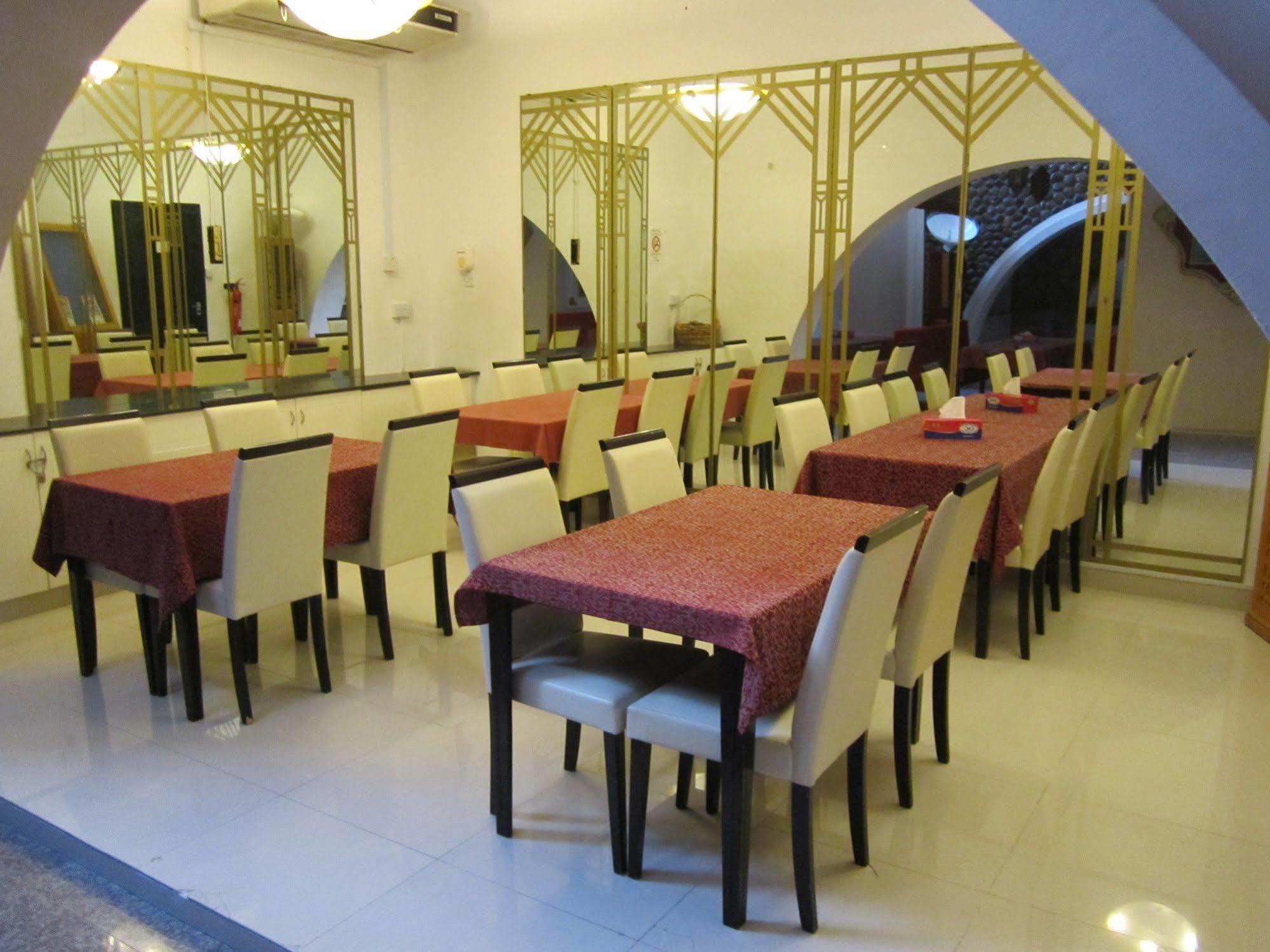 מוסקט Qurum Beach Hotel מראה חיצוני תמונה