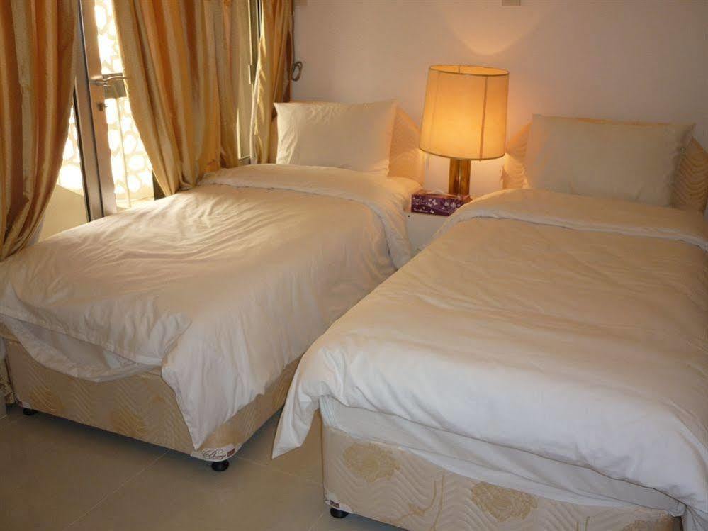 מוסקט Qurum Beach Hotel מראה חיצוני תמונה
