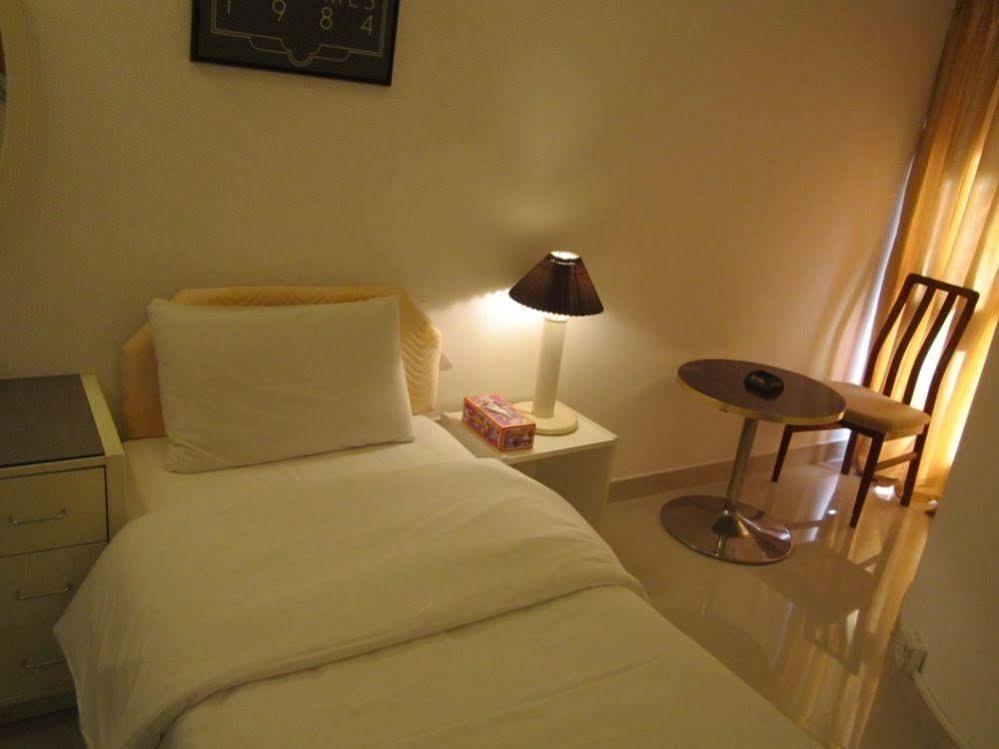 מוסקט Qurum Beach Hotel מראה חיצוני תמונה