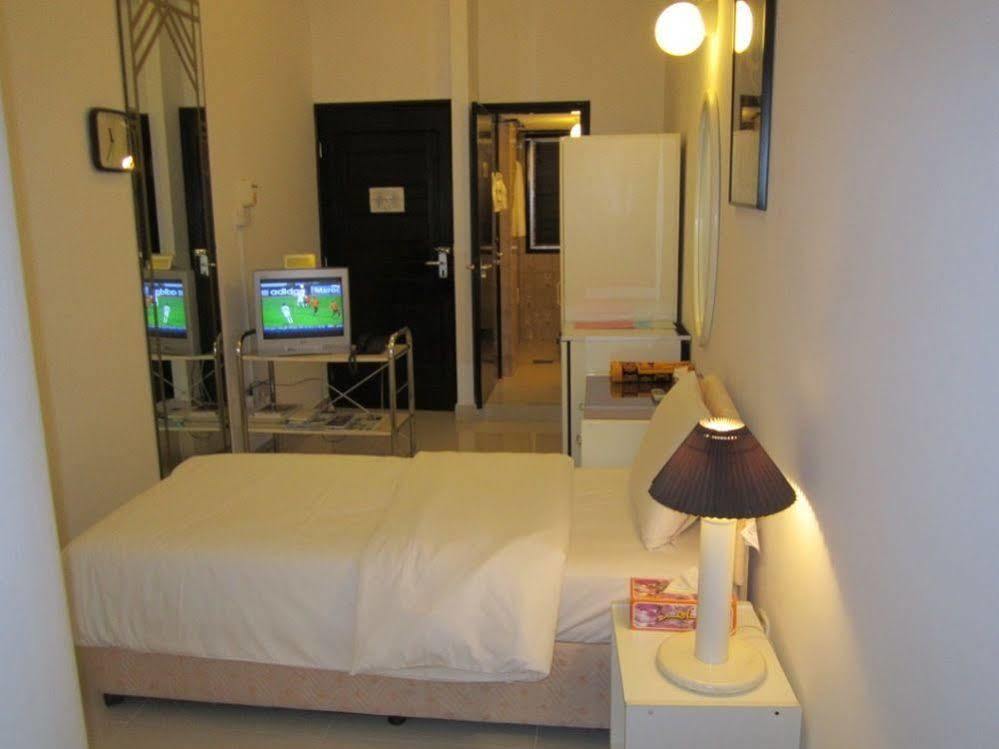 מוסקט Qurum Beach Hotel מראה חיצוני תמונה