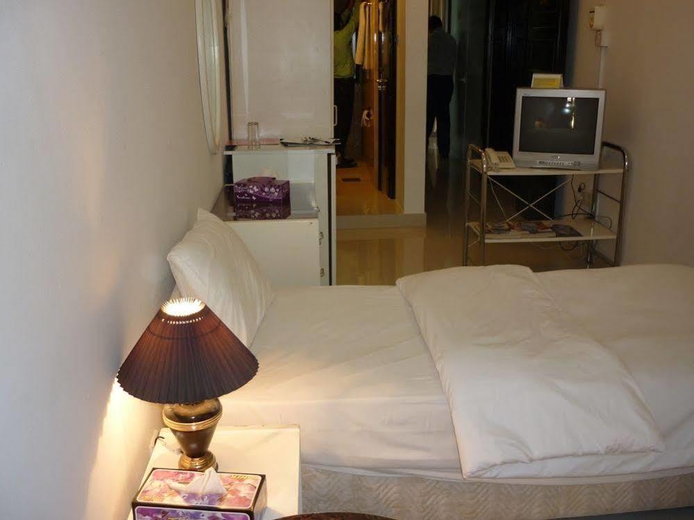 מוסקט Qurum Beach Hotel מראה חיצוני תמונה