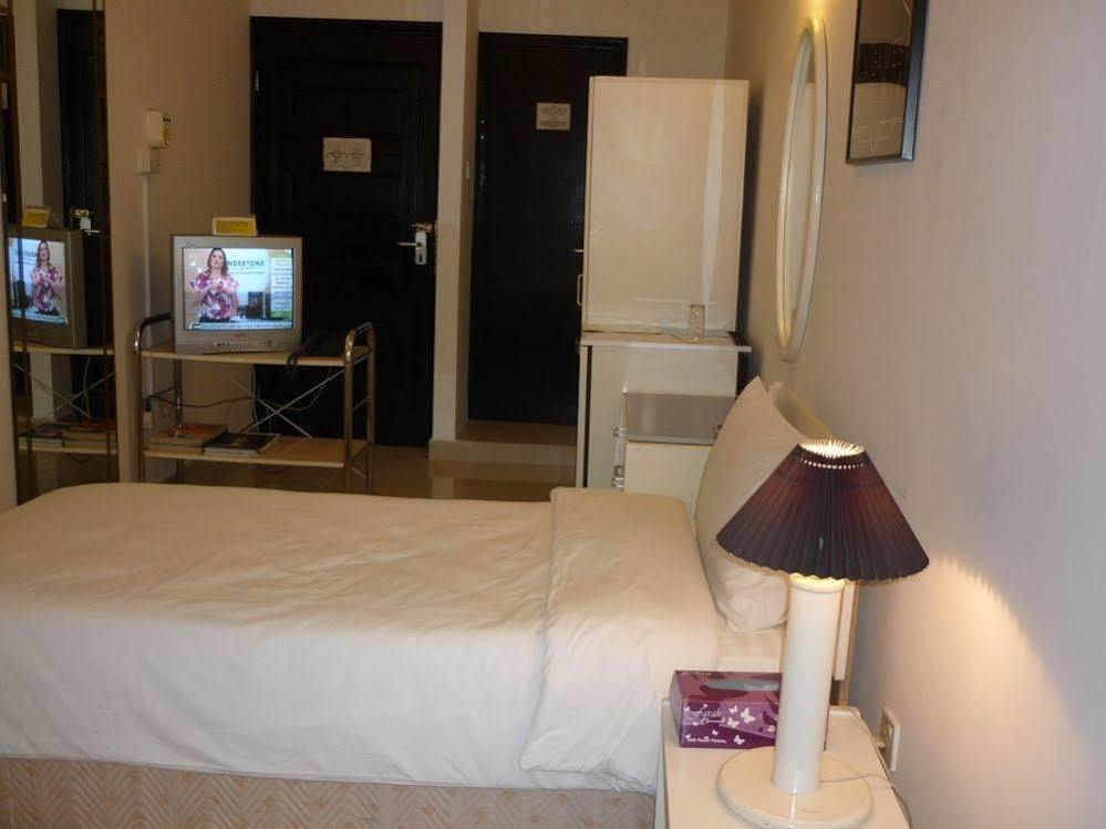 מוסקט Qurum Beach Hotel מראה חיצוני תמונה